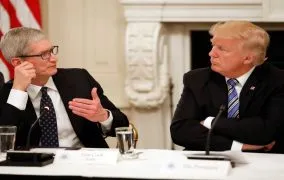 دونالد ترامپ - تیم کوک