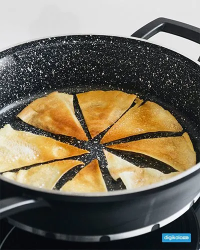 سالاد فتوش با رب انار