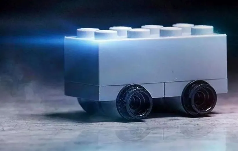 تمسخر تسلا سایبرتراک توسط لگو