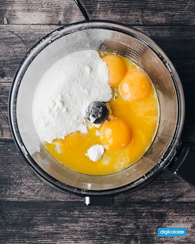 زرده تخم مرغ و آرد