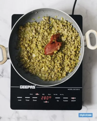 تفت دادن گوشت با رب