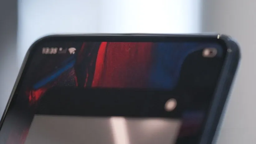 دوربین زیر نمایشگر