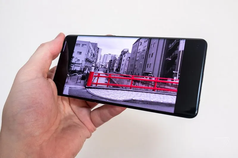 تصویری از نمایشگر اوپو رینو 4 پرو