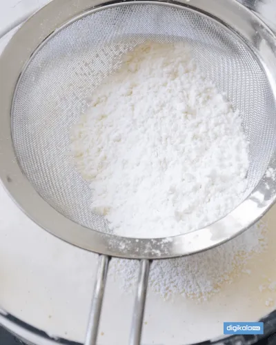 الک کردن آرد کیک