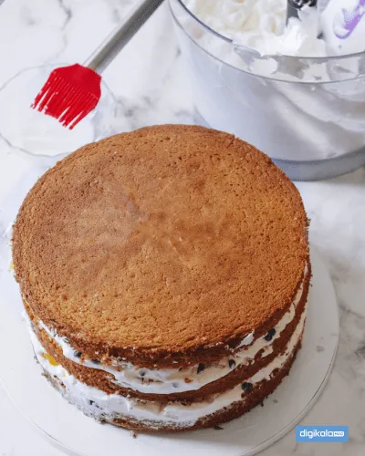 طرز تهیه کیک ساده با روکش خامه