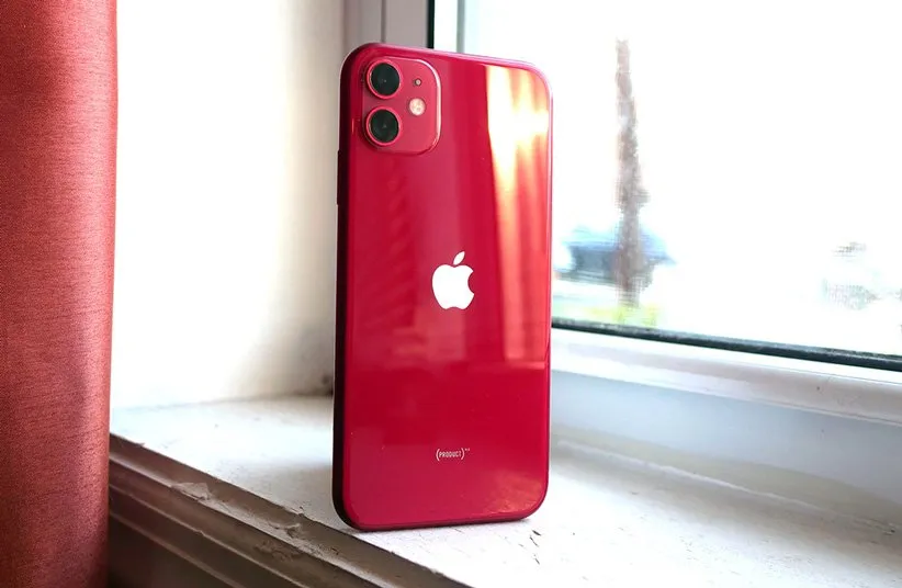 آیفون 11 قرمز