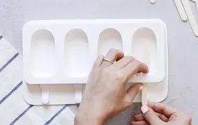 طرز تهیه بستنی وانیلی کیم با روکش شکلات