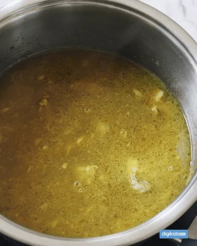 اضافه کردن آب به گوشت خورشت