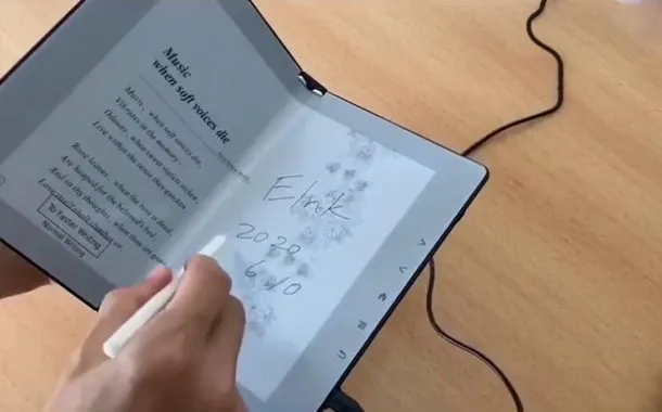 کتاب‌خوان الکتریکی تاشو