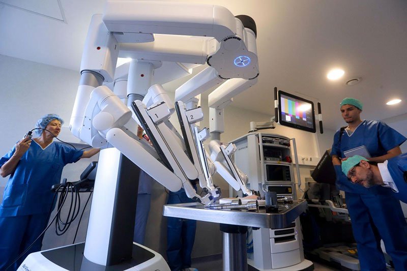 استفاده از ربات‌های جراح در پزشکی