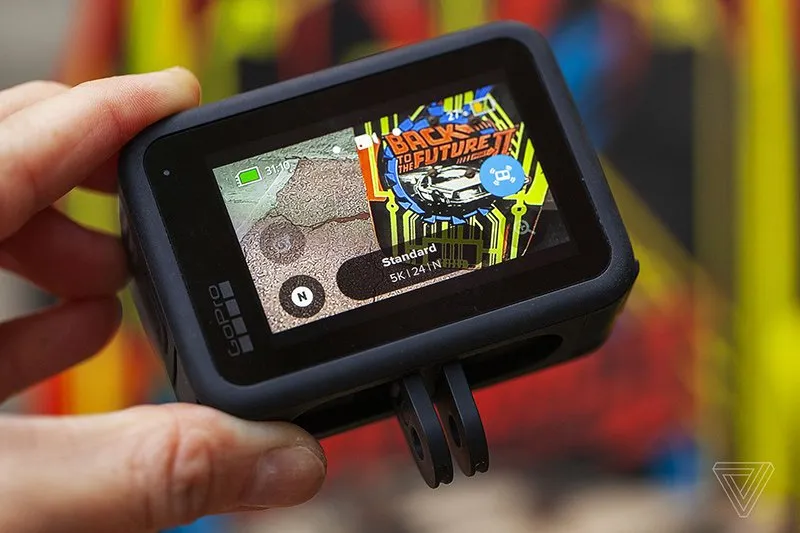 تصویری از نمایشگر پشتی و قلاب زیر گوپرو هیرو 9 بلک