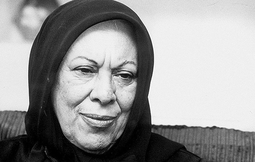 سیمین دانشور یکی از نویسنده های معروف زن ایرانی        
