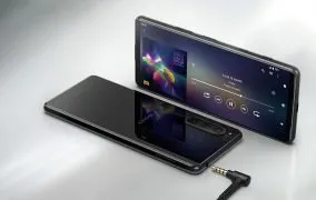 تصویری از بخش پشتی و جلویی سونی اکسپریا ۵ مارک 2