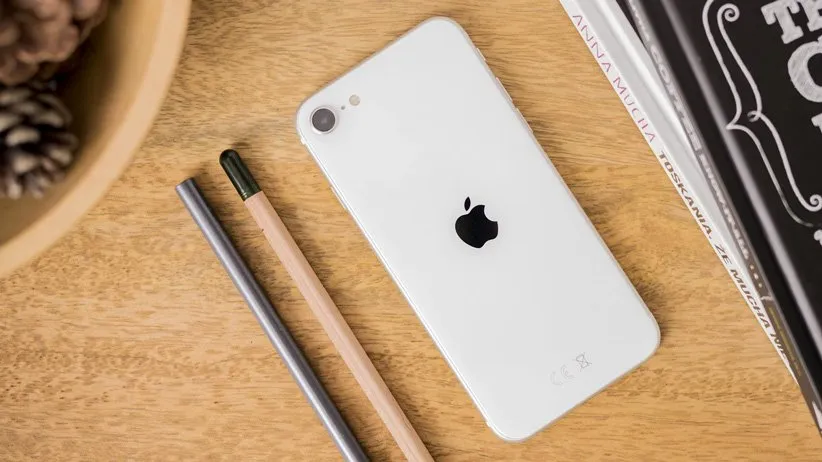 آیفون SE 3