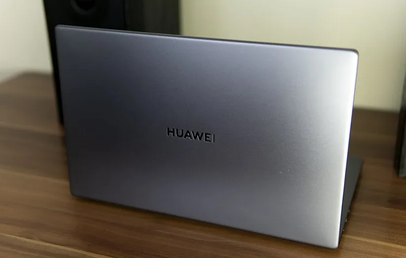 تصویری از بخش پشتی هواوی میت بوک D15