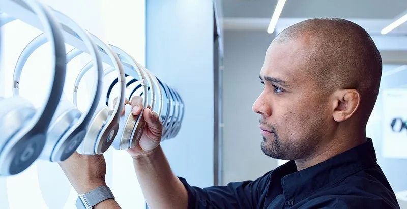 هدفون بیتس در فروشگاه اپل