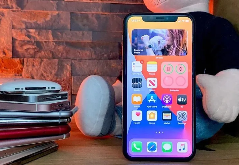 آیفون دارای سیستم عامل iOS 14