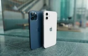 آیفون 12 پرو در کنار آیفون 12