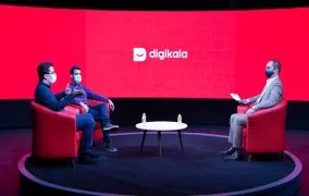 پیام خالقی و سعید موسوی زاده و نیما کرمی در حال صحبت در اولین رویداد از گردهمایی سالیانه کسب و کارهای فعال در دیجی کالا