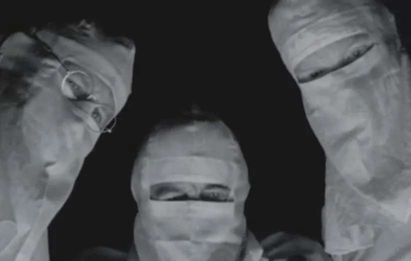 جانی تفنگش را برداشت