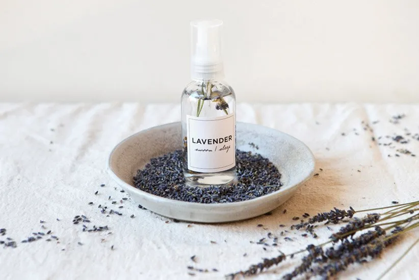 استفاده از اسپری معطر برای خوشبو کردن خانه