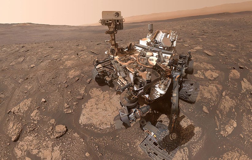 سلفی کاوشگر کنجکاوی از منطقه‌ی مری انینگ مریخ