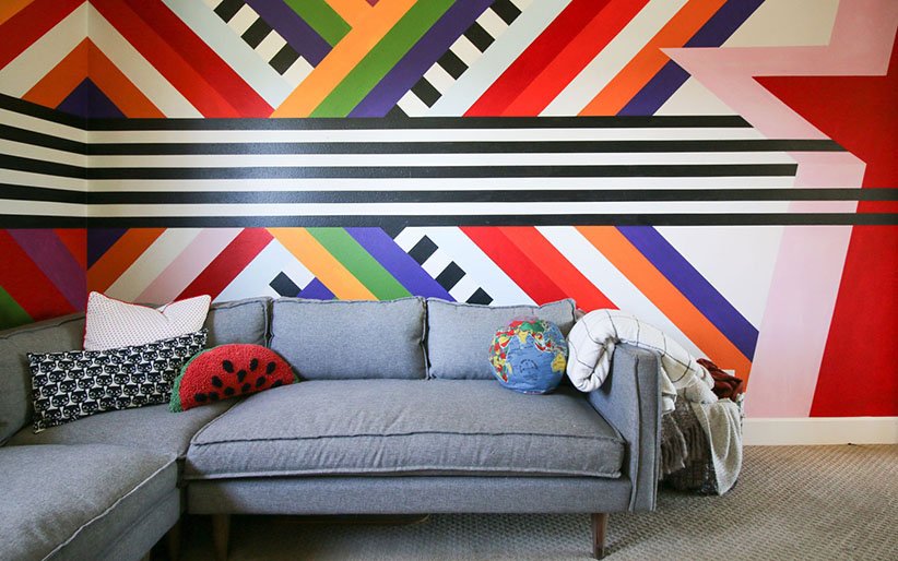 استفاده از کاغذ دیواری برای دکوراسیون خانه‌ی شاد و رنگارنگ