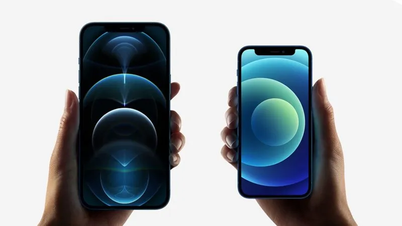 آیفون 12 پرو مکس در کنار آیفون 12 مینی