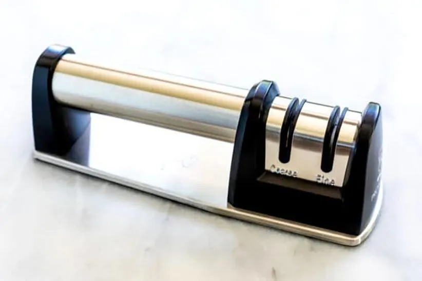 هر مجموعه چاقوی خوب به یک چاقو تیزکن خوب نیاز دارد