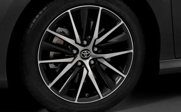 تویوتا کمری با ظاهر تازه