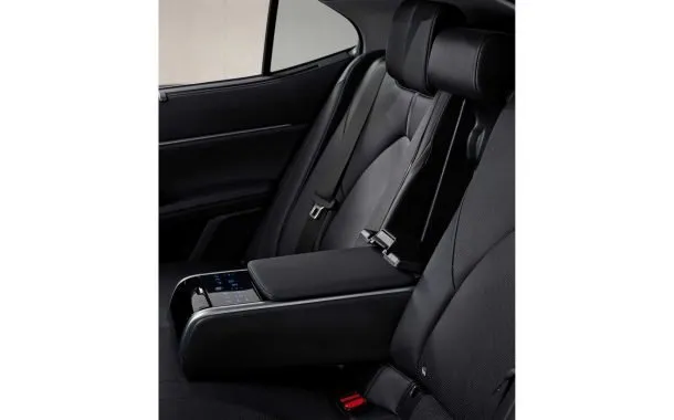 تویوتا کمری با ظاهر تازه