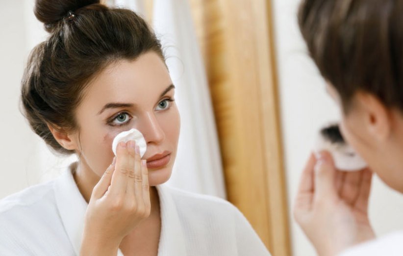 پاک کردن صحیح و کامل آرایش چشم