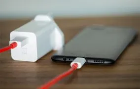 گوشی وان‌پلاس با شارژر 33 واتی