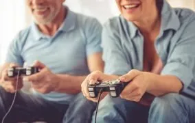 بازی کردن افراد