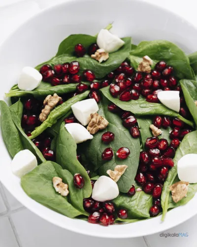 سالاد اسفناج و انار و پنیر