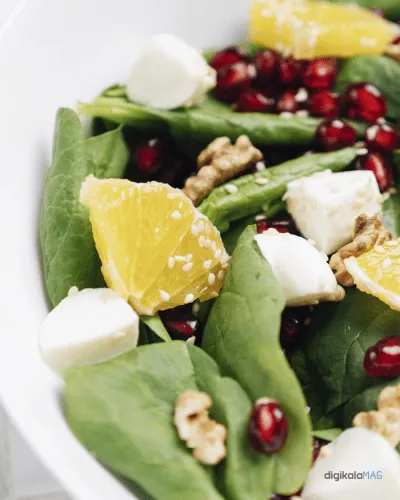 سالاد بیبی اسفناج با انار