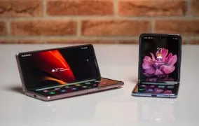 گلکسی Z Fold 2 در کنار گلکسی Z Flip