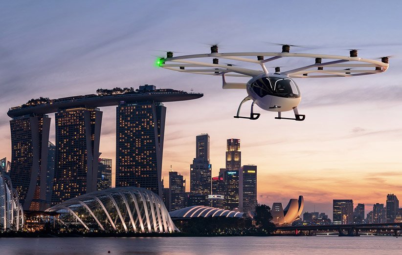 طرحی گرافیکی از پرواز هواگرد شهری الکتریکی ولوسیتی شرکت ولوکوپتر بر فراز سنگاپور