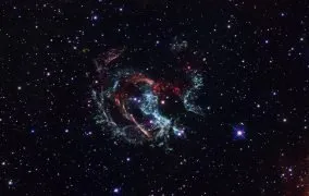 تصویری از بقایای انفجار ابرنواختری 1E 0102.2-7219 از نگاه هابل