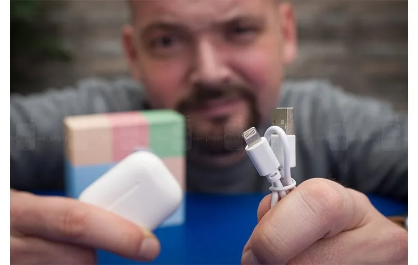 فرق ایرپاد پرو اصل و فیک در بخش شارژر
