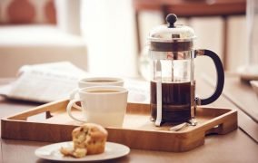 آسان‌ترین روش تهیه‌ی قهوه خوش طعم در منزل با فرنچ پرس