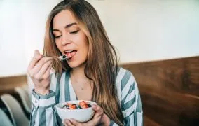 بهترین مواد غذایی برای سلامت خانم‌ها