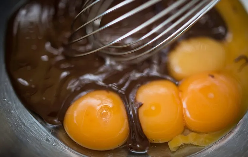  شکلات و زرده‌ی تخم‌مرغ
