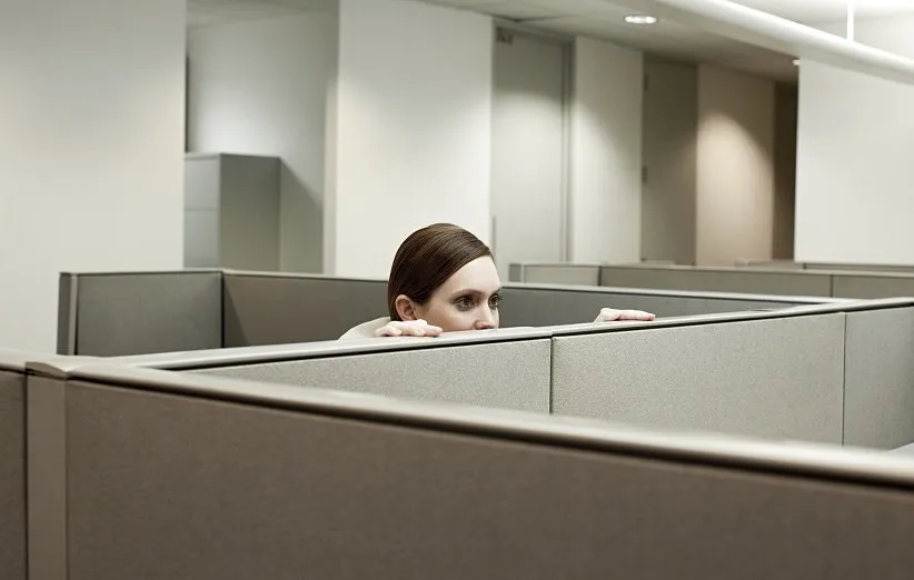 خانوم پارانویید