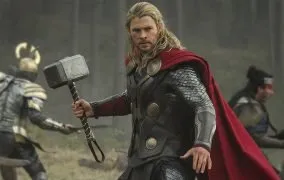 پتک میولنیر در دست ثور