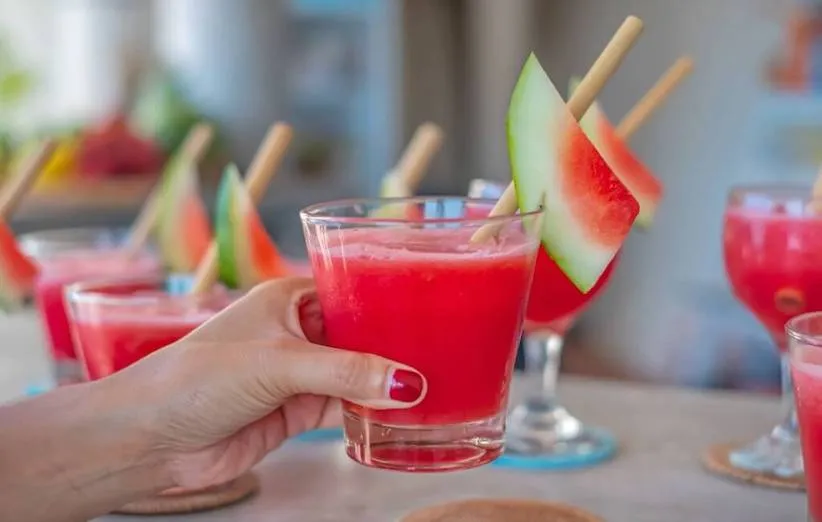 آبمیوهی بهاری صورتی