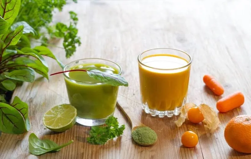 آبمیوهی بهاری یا اسموتی