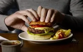 بدترین مواد غذایی برای مردان بالای 40 سال