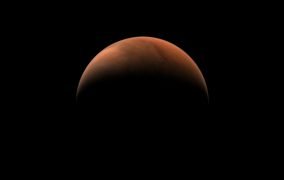 هلال سرخ مریخ توسط کاوشگر تیان‌ون-1 چین
