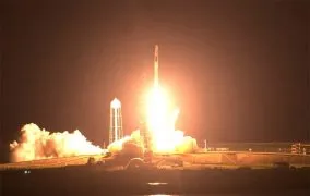 پرتاب موشک فالکون 9 در مأموریت کرو-2 اسپیس‌ایکس